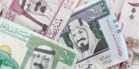 سعر الريال السعودي والدرهم الإماراتي والدينار الكويتي بالبنوك.. الجمعة - الصبح