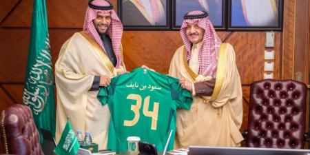 أمير الشرقية يتابع سير مشروع "توثيق تاريخ كرة القدم السعودية" - الصبح