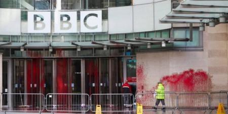 تحقيق استقصائي يكشف تحيز "BBC" لإسرائيل وألاعيب أنصارها وتجاهل احتجاجات الموظفين فيها #عاجل - الصبح